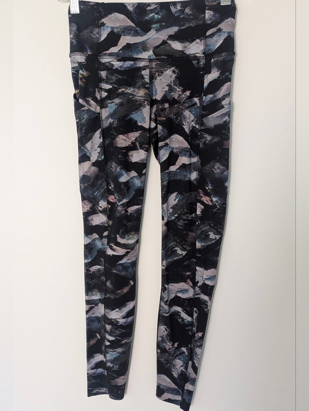 Lululemon Fast Free Tight 24" Non-Reflective Glacier Camo Starlight Crop Sz 4